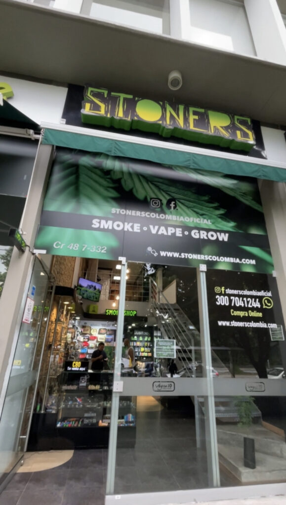 stoners smoke shop sede Poblado, Medellin