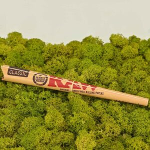 Raw Cono Emperador en su empaque original de formato largo