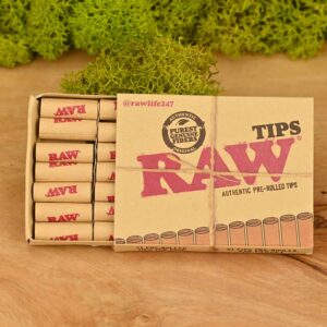 Empaque de Raw Prerolled Tips con diseño original y presentación cilíndrica