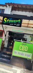 stoners smoke shop sede Laureles