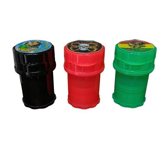 Grinder Tainer grande en negro, rojo y verde con tapas decoradas
