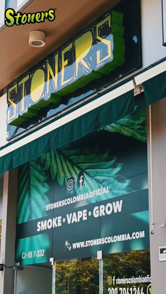 Fachada de Stoners Smoke Shop en El Poblado, Medellín